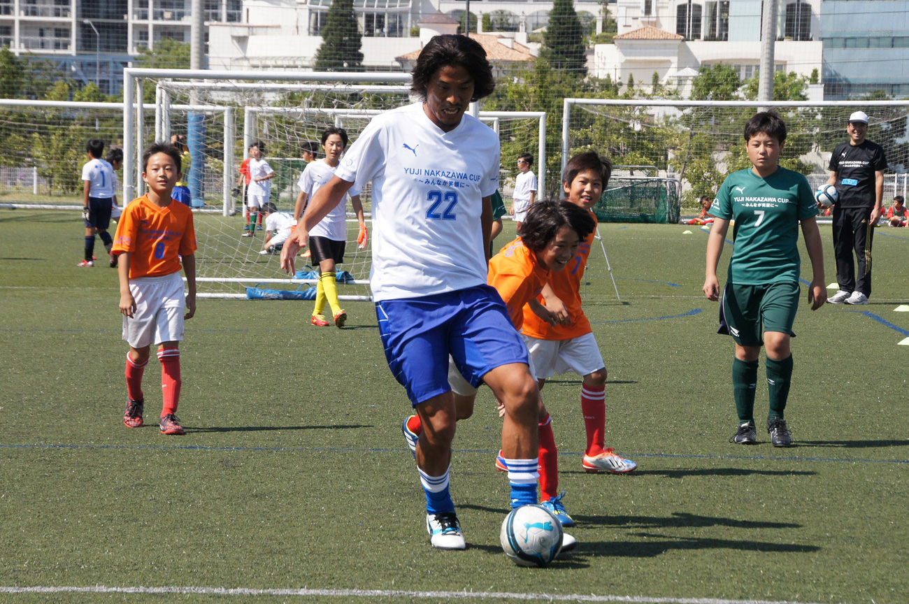 子どもたちは中澤選手のプレーに大興奮